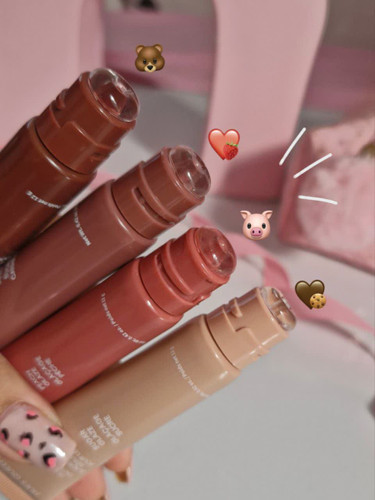 لیپ گلاس پاییزی دوناتی سر سیلیکونی رنگ شکلاتی پاییزه با کیفیت ارزان قیمت عالی ابرسان و ضد خشکی لب