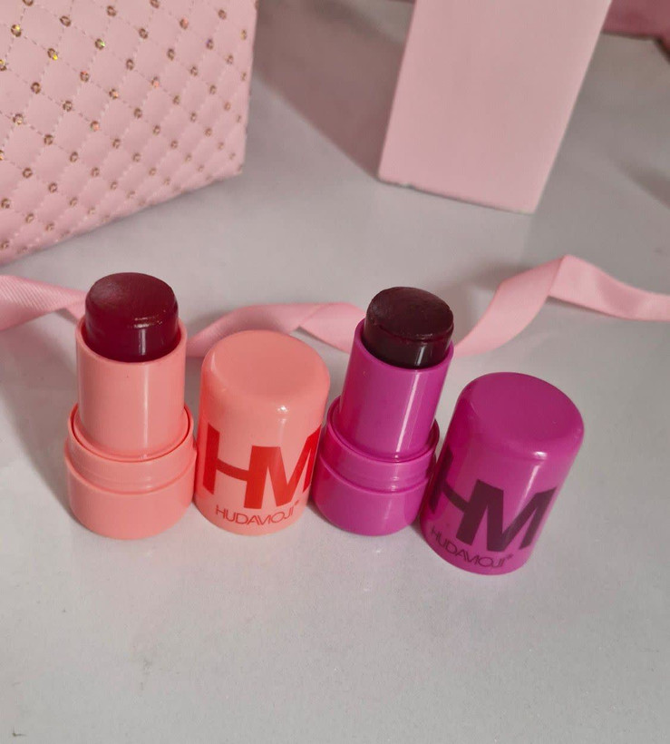 تینتهای ژلهای هدی موجی در چهار رنگ هیت، هم برای لب و هم گونه مناسباند.