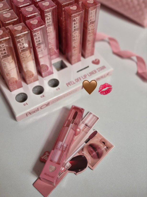 پیلاف لب رژلب