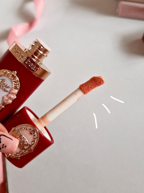 رژگونه مایع دوپ فلاورنوز، رژگونه Gegebear، رژگونه مایع شبیه رژ لب، رژگونه ۶ رنگ، رژگونه با فید آسان، رژگونه بدون لک، رژگونه ماندگار، رژگونه با رنگ طبیعی، رژگونه لطیف، رژگونه گلبرگی، رژگونه بادوام، رژگونه اقتصادی